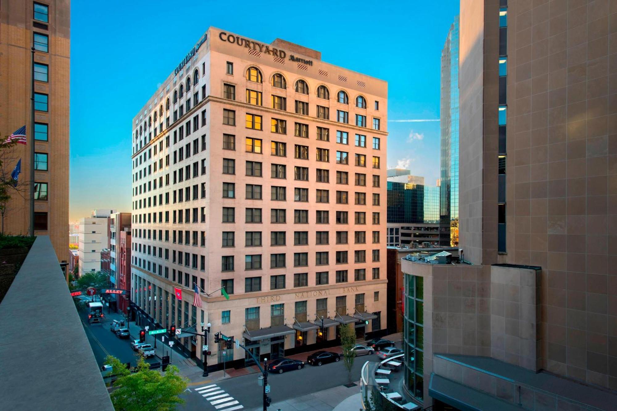 Courtyard By Marriott Nashville Downtown Exterior photo